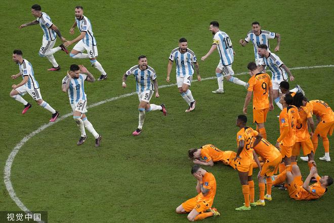 阿根廷球员晋级瞬间疯狂嘲讽荷兰 做鬼脸+比手势