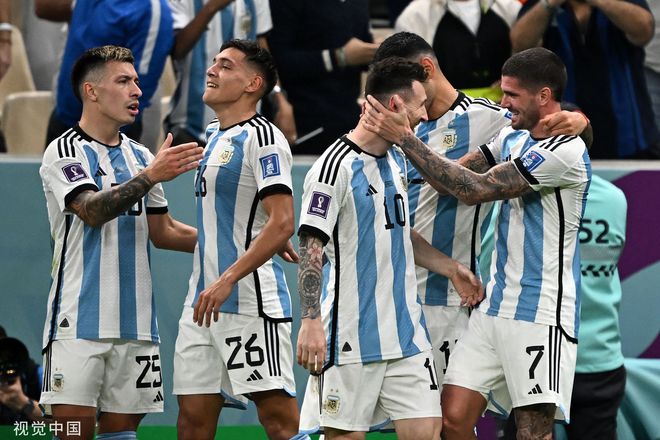 世界杯-梅西神助攻莫利纳首球 阿根廷半场1-0荷兰