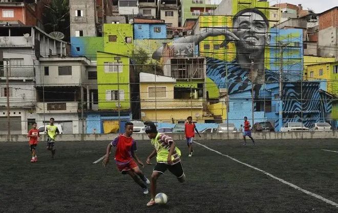 巴西的世界杯诅咒：球员身价86亿，却改变不了穷人命运