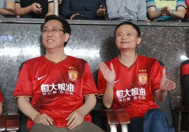 中国足球失去地产商这一年