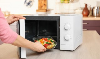 刚煮完的菜可以放微波炉吗 刚煮完的菜能不能放微波炉