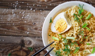 泡面可以在微波炉里煮吗 ?微波炉可以煮泡面吗