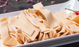 油炸蘑菇豆腐皮怎么炒好吃 怎么做好吃又鲜美的豆腐皮炒蘑菇