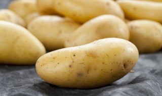 土豆炒红薯粉怎么做好吃 土豆炒红薯粉条的做法