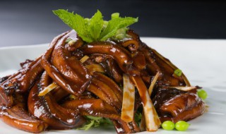 荷香鳝鱼段怎么炒最好吃 荷香鳝鱼段的做法