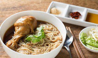 新鲜鸡肉可以煮面条吗怎么做 新鲜鸡肉煮面条做法