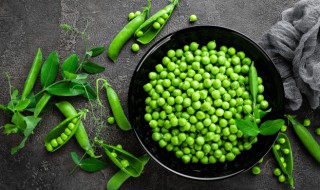 新鲜豌豆粒煮腊肉怎么做 新鲜豌豆粒煮腊肉的做法