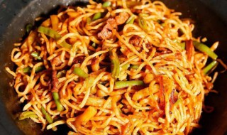 豆芽焖面怎么炒好吃 豆芽焖面怎么做美味好吃