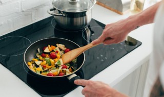 卤猪脆骨怎么炒好吃 如何做炒卤猪脆骨