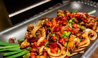 鱿鱼脖鱼丸怎么炒好吃 鱿鱼脖鱼丸的做法