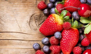 怎么挑新鲜的草莓才好吃 如何挑选新鲜的草莓好吃呢