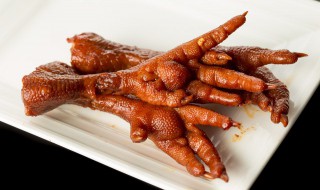 鸡爪煲怎么做好吃 一唆脱骨美味鸡爪煲家常做法