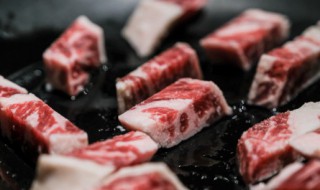 牛排家里怎么做好吃 嫩滑多汁蒜香牛排家常做法