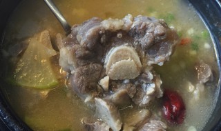 牛尾巴和什么煲汤比较好 牛尾巴和哪些食材煲汤比较好呢