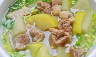 青萝卜和什么煲汤比较好 青萝卜和什么食材煲汤好喝呢