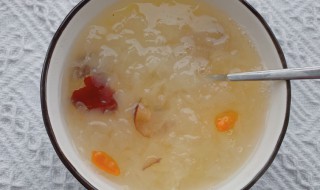 熬的银耳羹放第二天可以吃吗 熬的银耳羹放第二天能吃吗