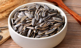 向日葵瓜子能生吃吗 向日葵瓜子是否可以生吃呢