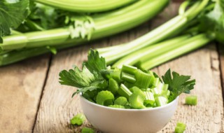 芹菜叶能生吃吗 芹菜叶是否可以生吃
