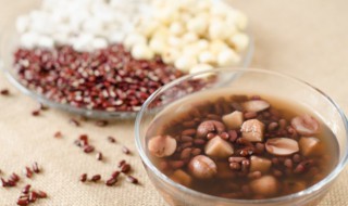 百合莲子汤可以晚上喝吗 莲子百合红枣汤可以晚上喝吗