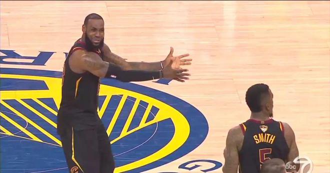 JR附体2亿先生被喷惨！场均35分仍不够！这队还要拆