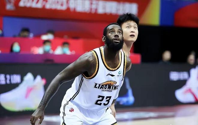 忘掉莫兰德！辽篮“转正”大外决策英明，桑普森搭配一人威力更大