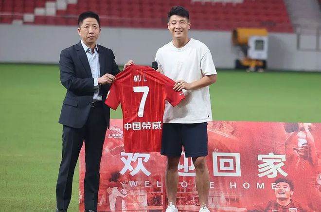 海港队遭横扫却收喜讯，武磊或获金球奖，谁说中超豪门颗粒无收