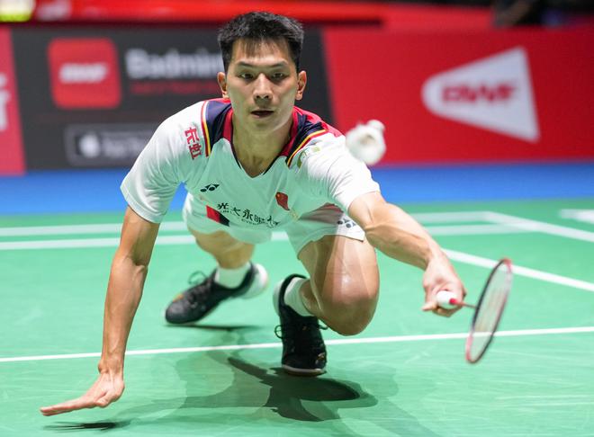 赵俊鹏惨败骆建佑，国羽男单5人全出局！奥运冠军黄鸭组合遭逆转