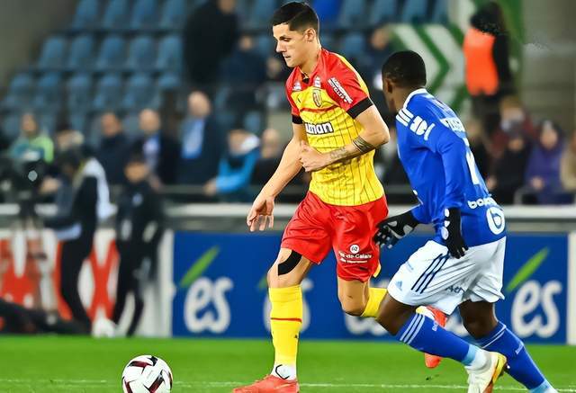 2-2！法甲大冷门：争冠黑马翻车，梅西笑了：提前一轮拿半程冠军