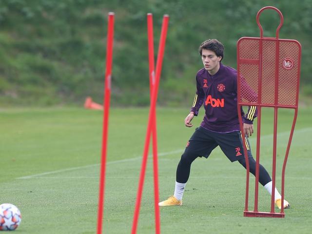 邮宝：曼联将在未来几天与佩利斯特里谈未来，看看是否外租