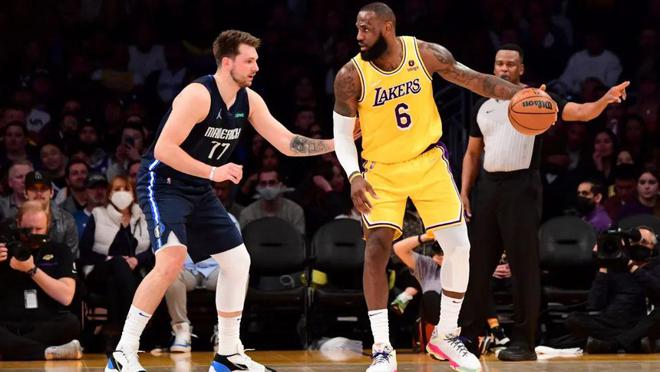 常规赛G43前瞻：小牛@湖人