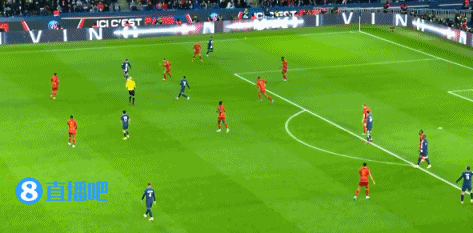 梅西轻松推射破门，穆基勒传中送助攻