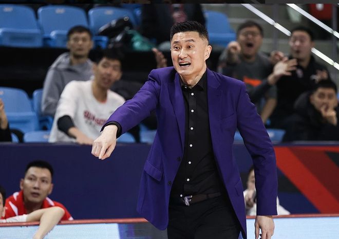 五上五下，广东回来了！10人上场9人得分，一节打花北控，真有仇