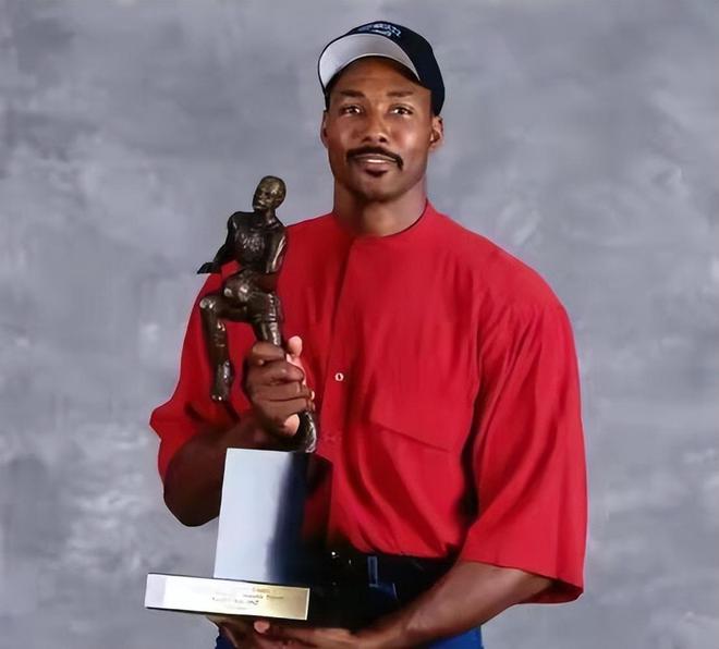 马龙：乔丹是体系球员，没皮蓬罗德曼，他带队一样连续3年首轮游