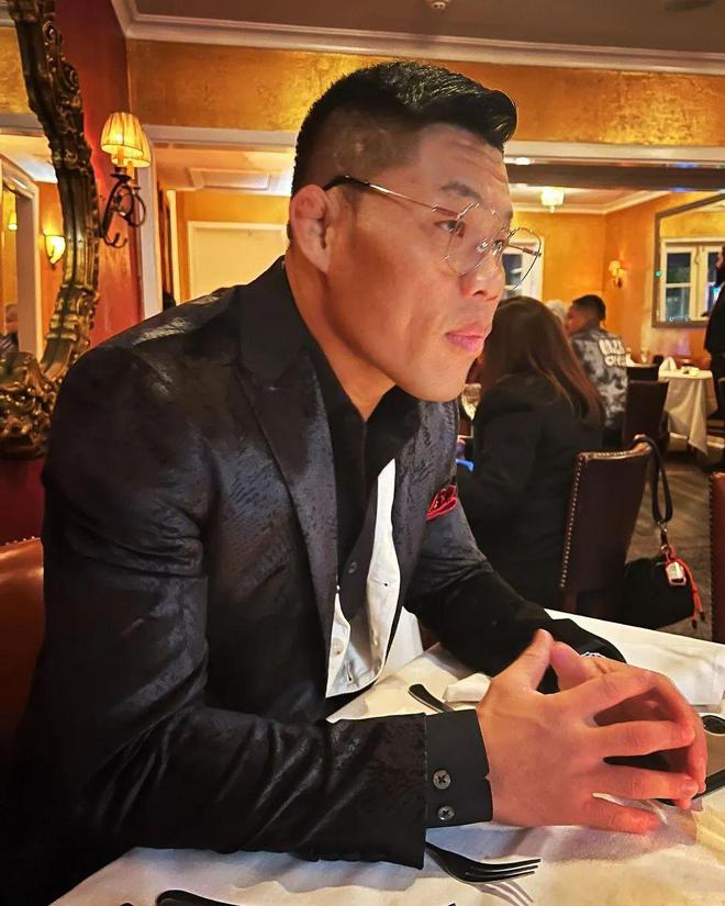 阿瓦雷兹又麻烦了！不败拳王发话：我愿意降体重再揍你一次