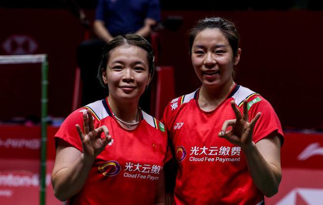 2-0！姐妹花7连败，陈清晨贾一凡晋级，国羽女双四强占据半壁江山