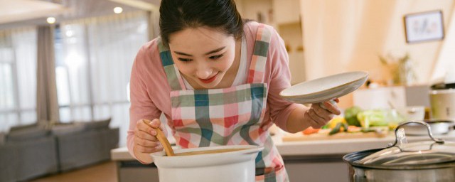 坐月子能喝银耳汤吗 月子里能喝银耳汤吗