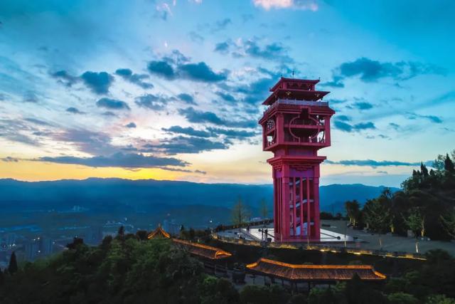 文明城市创建三年攻坚（创建全国文明城市系列评论之三）