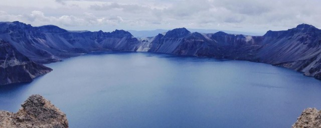 长白山天池是活火山还是死火山 长白山天池属于活火山还是死火山呢