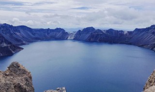 长白山天池是活火山还是死火山 长白山天池属于活火山还是死火山呢