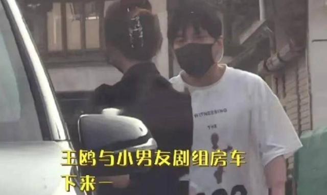 王鸥何九华官宣恋情（王鸥何九华酒店搂抱被曝光）(4)