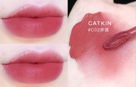 卡婷清平乐联名轻颜唇釉C02赤薇试色，超级温柔的玫瑰豆沙