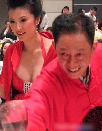 王志文老婆陈坚红简历资料 结婚后身材保持很好