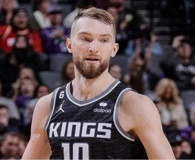 小萨博尼斯单场19+15+16，国王1965年罗伯特森后首人