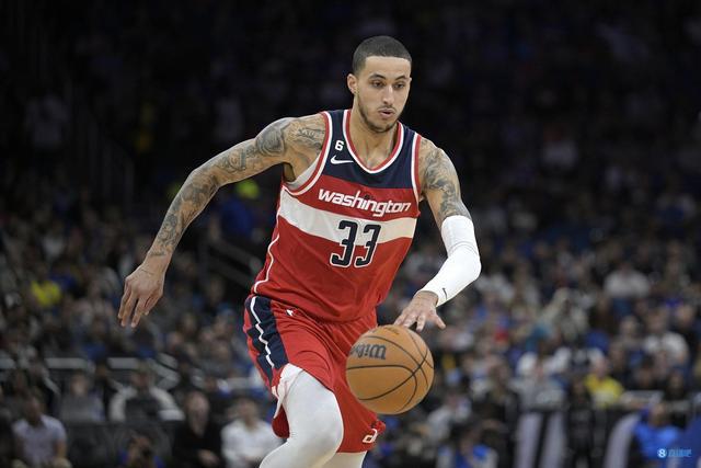 又帅又能打！库兹马11中6砍下半场最高18分