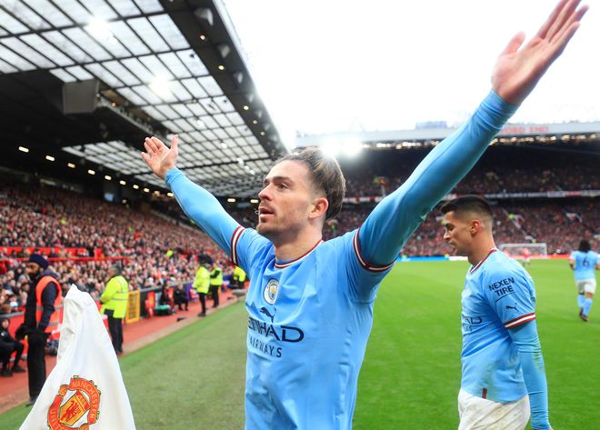 2-1！英超巨大争议判罚，曼联创63年新纪录，曼城耻辱纪录诞生