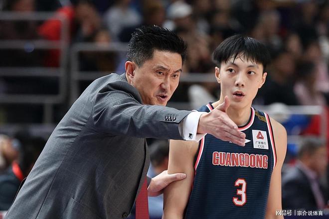 CBA新排名，广东队不讲武德，山东换教练四连胜，辽宁男篮冲8连胜