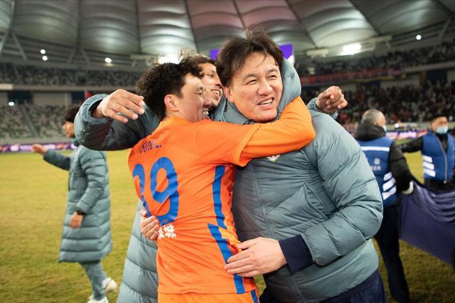 夺冠第2天，泰山29年首个中超危机出炉，新老板接手2年，却不履约