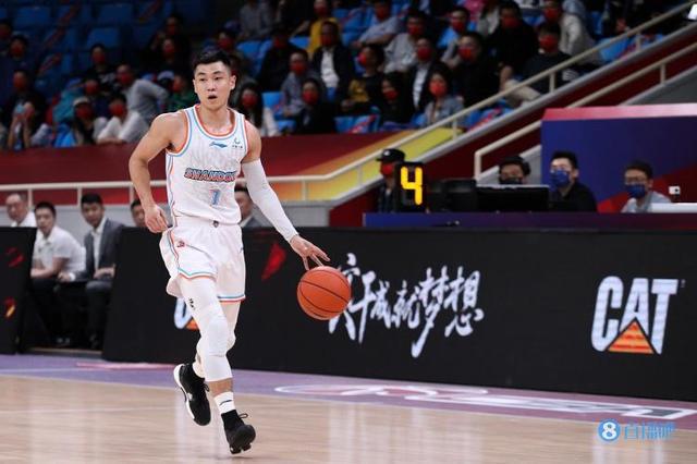 球队指挥官！高诗岩拿到6分8板16助攻&助攻数平赛季最高