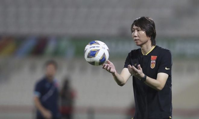 足坛反腐被调查人员现状：住酒店有吃有穿没网，没法回家过年