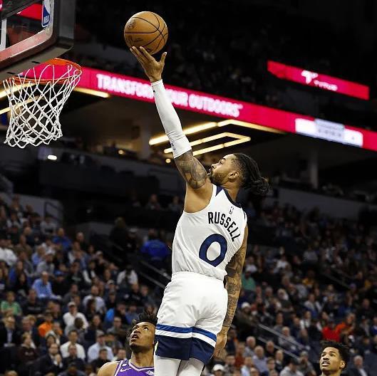 拉塞尔全场11投6中，得到21分7助攻1篮板1盖帽